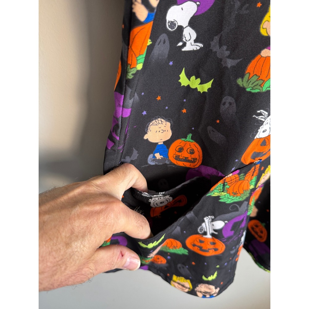 Peanuts Womens Black Halloween Snoopy Scrub Top XL Spooky Festive Nurse Pockets - Picture 3 of 10